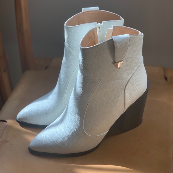 PrettyLittleThing Shoes - White booties by Prettylittlethings